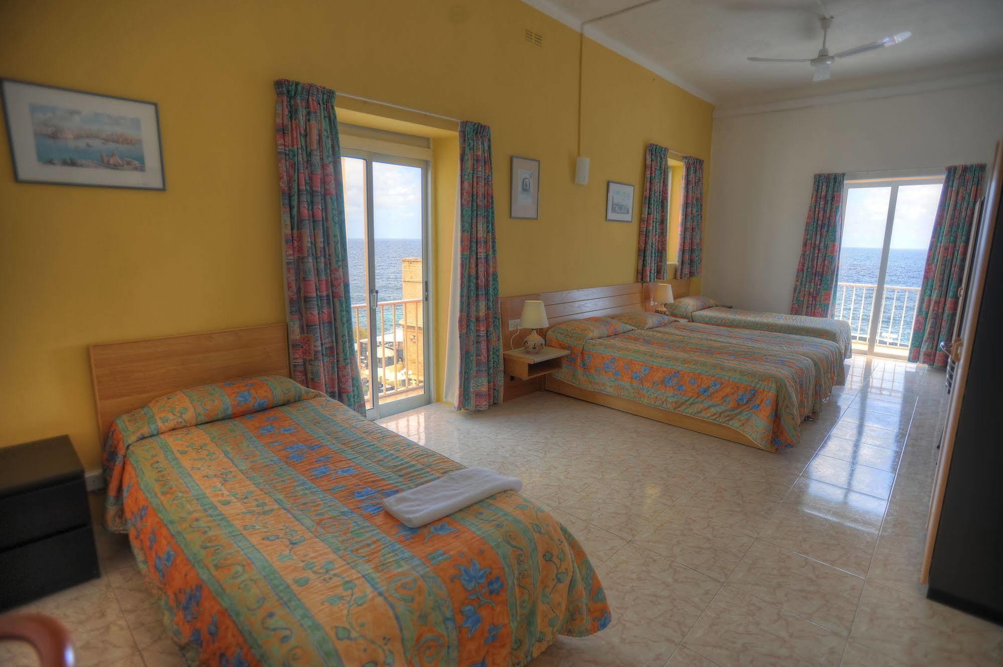 Astra Hotel Слима Екстериор снимка