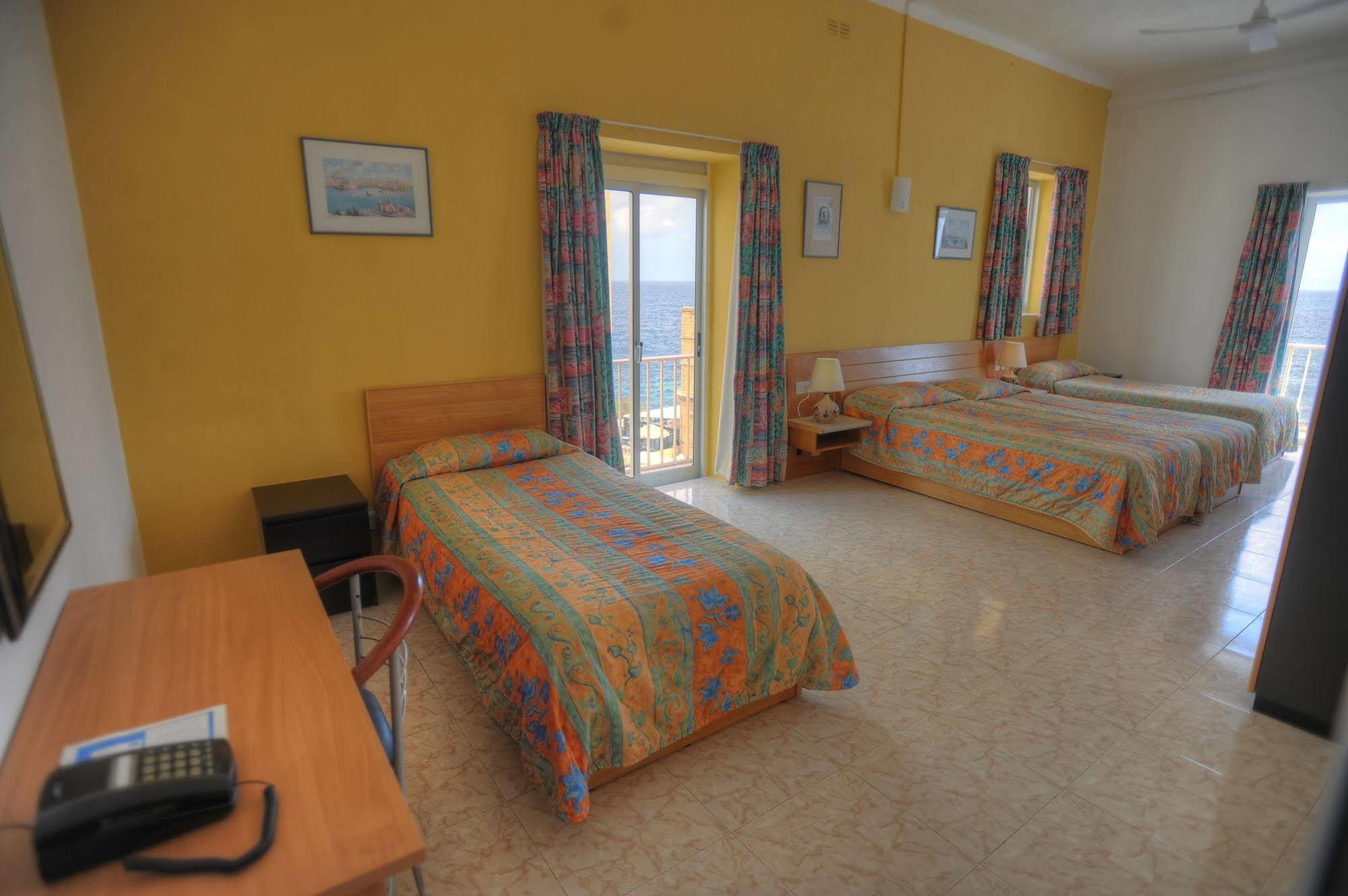 Astra Hotel Слима Екстериор снимка