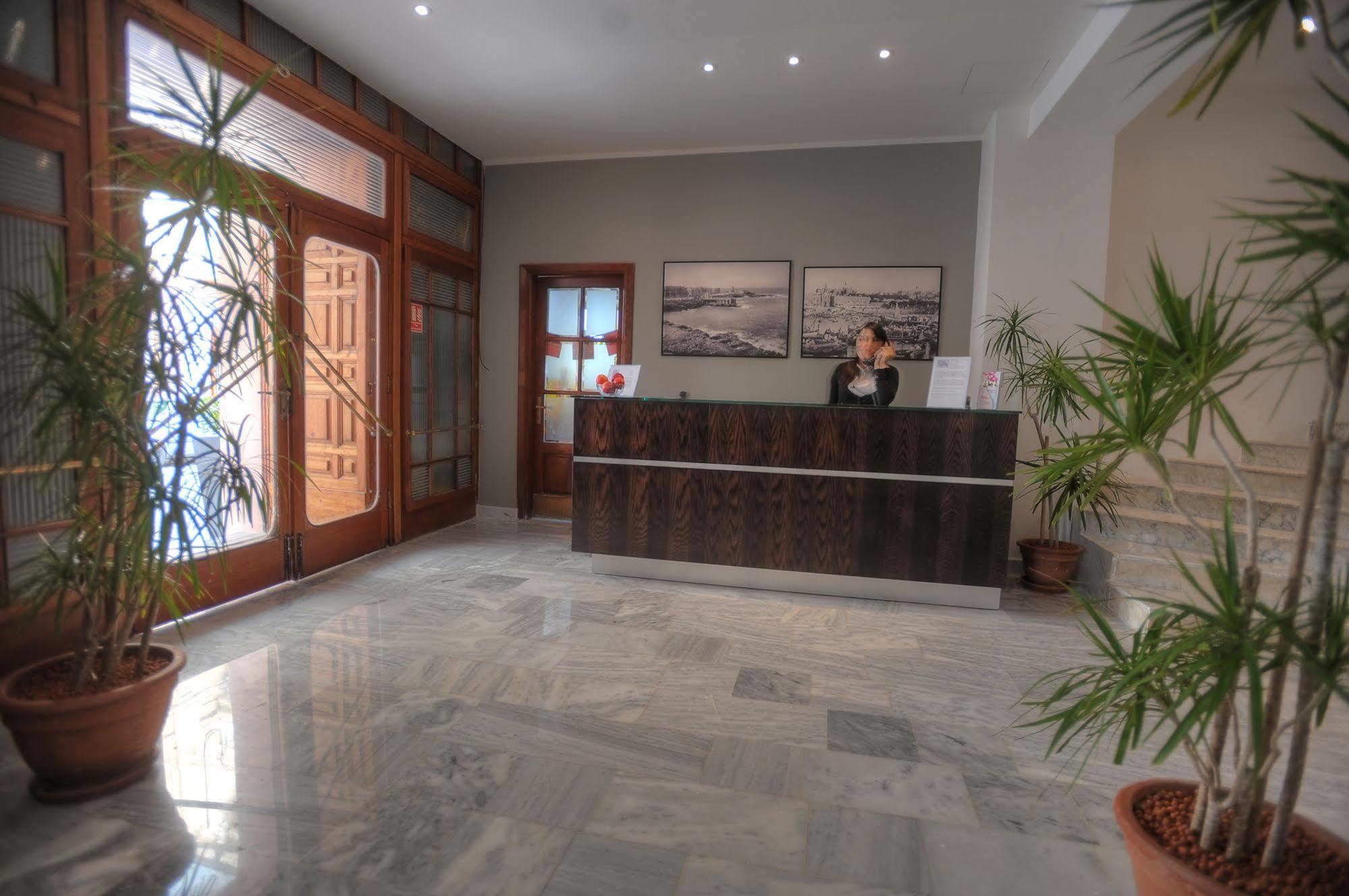 Astra Hotel Слима Екстериор снимка