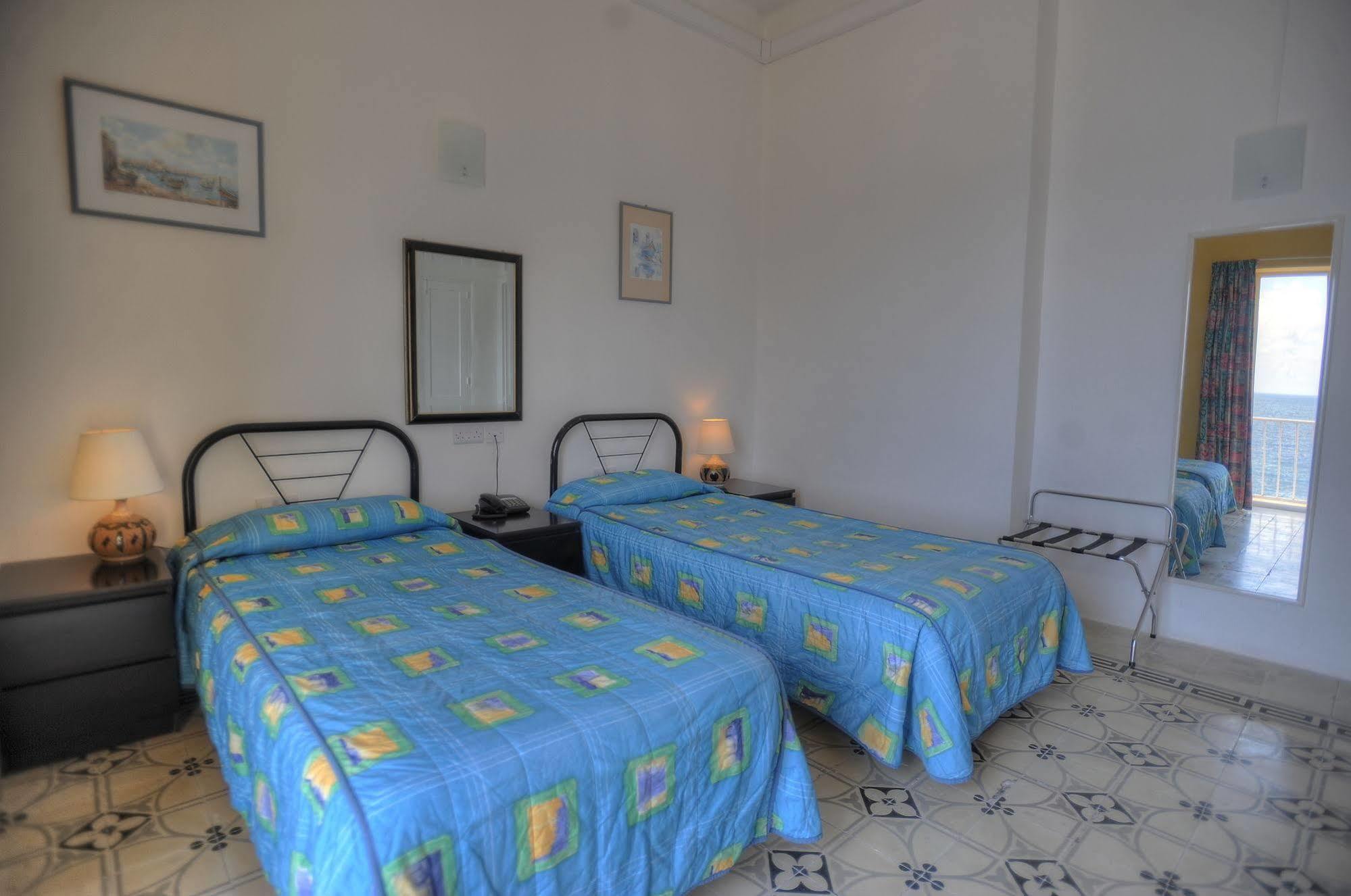 Astra Hotel Слима Екстериор снимка